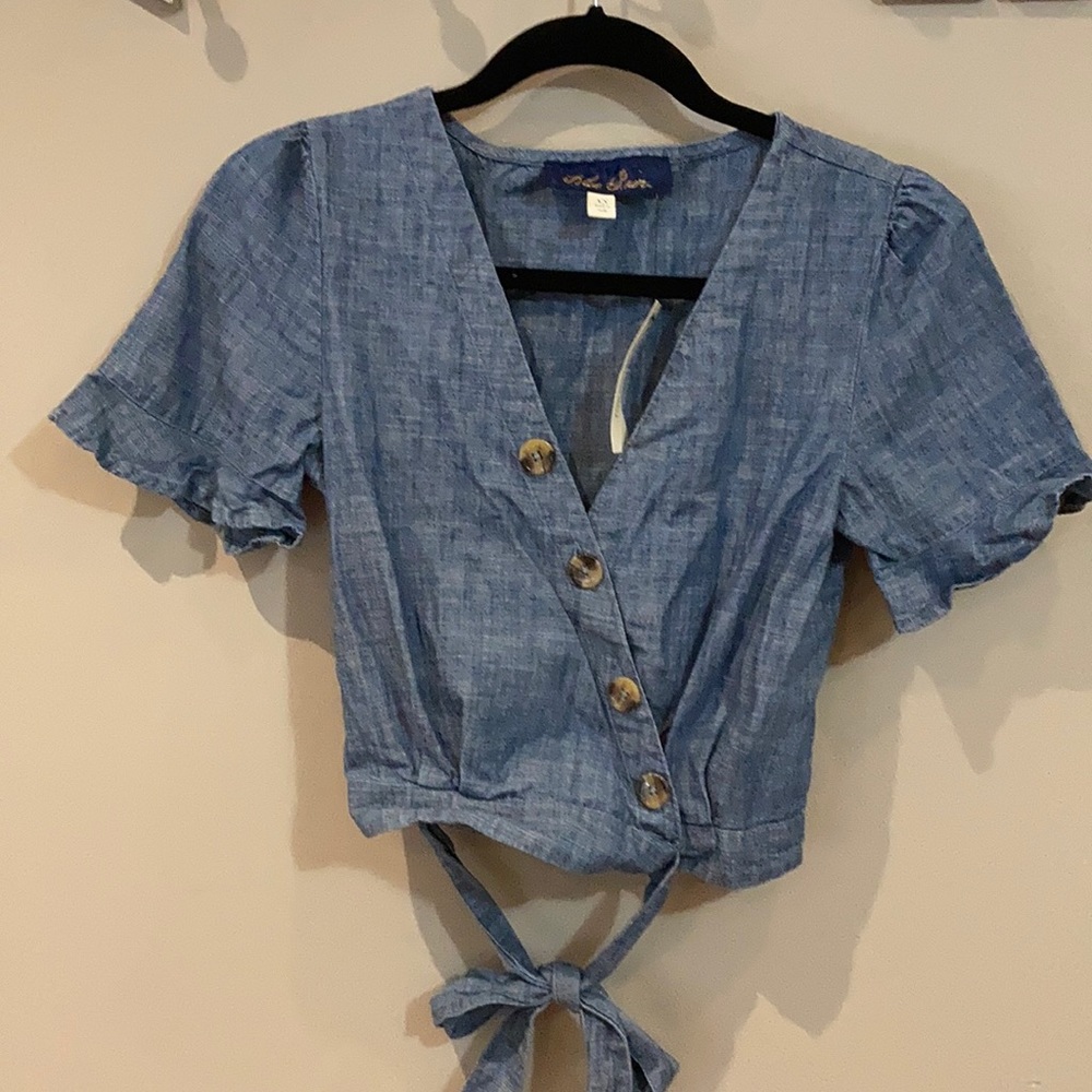 New with tags! Francesca’s Chambray ruffle top XS